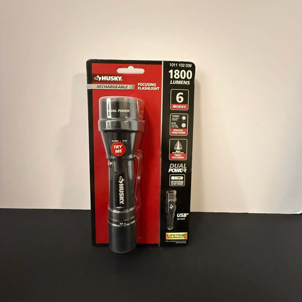 Husky‎ 1800 Lumens Dual Power LED Rechargeable Focusing Flashlight